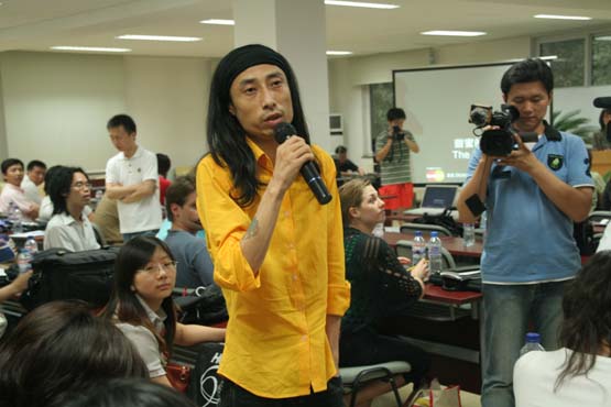 谢天笑签约十三月后亮相北京流行音乐节发布会