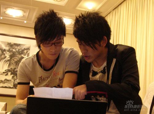 KIMI�����μӡ�ͬһ�׸衷���ݷ�˿��̨����