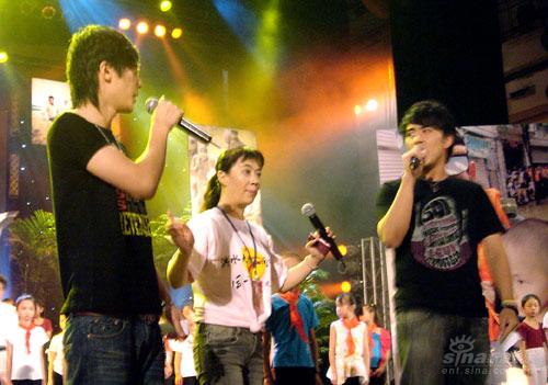 KIMI�����μӡ�ͬһ�׸衷���ݷ�˿��̨����