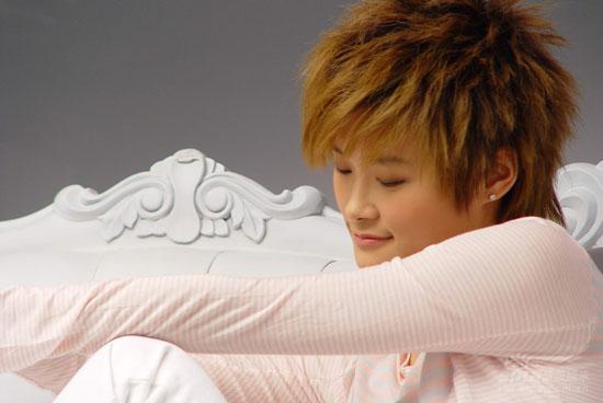 李宇春《和你一样》首播 周五登陆同一首歌(图