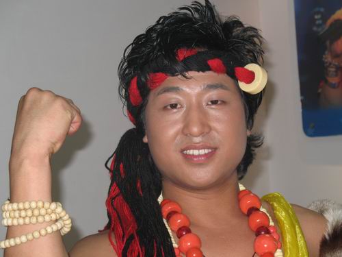 资料图片:红歌会成都海选冠军--达尔吉