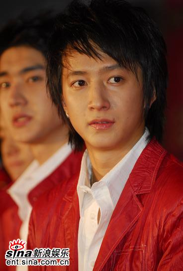 SJ韩庚崔始源做客长沙韩庚无名指上戴戒指(图