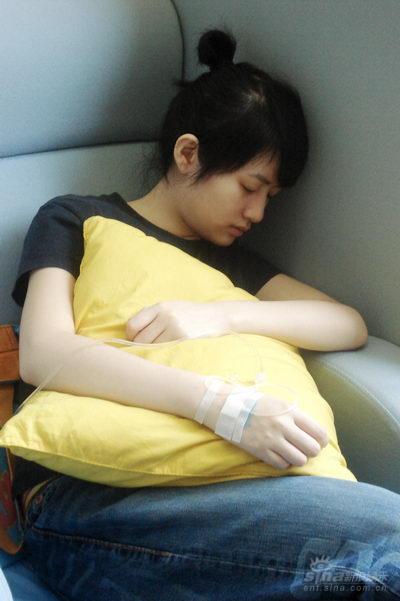 香香劳累过度病倒 身患肺炎不忘向歌迷道歉【图】