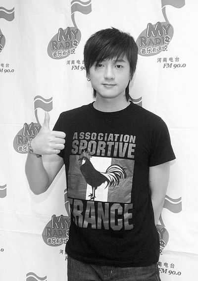 彭坦单飞后主讲《少年故事》 称我不想随波逐流