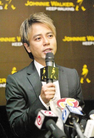 张敬轩欲向成熟男人转型 李克勤避谈妻子怀孕