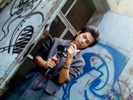 ����������־����ЯREBORN����Ӣ�׷���(ͼ)