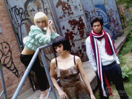 ����������־����ЯREBORN����Ӣ�׷���(ͼ)