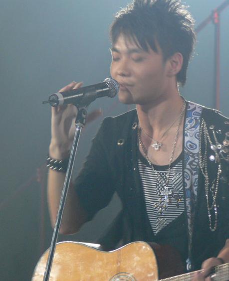 快男巡演首站完美谢幕歌迷狂热全场沸腾(组图)
