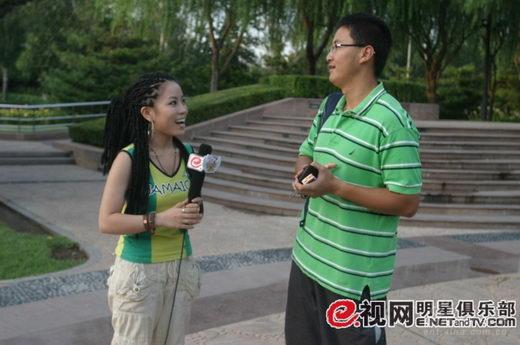 易慧街头大突袭挑战难度 偶遇粉丝得高分(图)