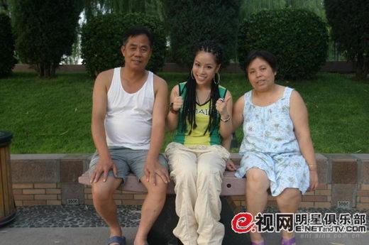 易慧街头大突袭挑战难度 偶遇粉丝得高分(图)