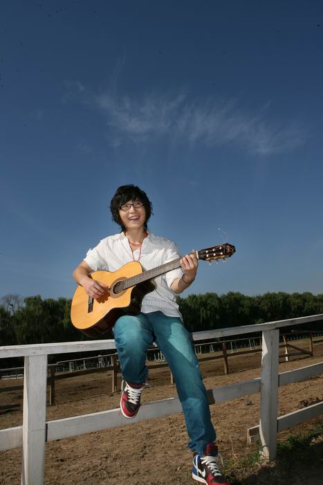 大学生音乐节选手陈浩:吉他就是我的左手(图)