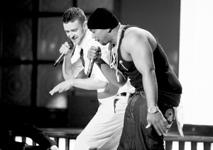 布兰妮贾斯汀mtv颁奖礼聚首 金童依旧玉女不再