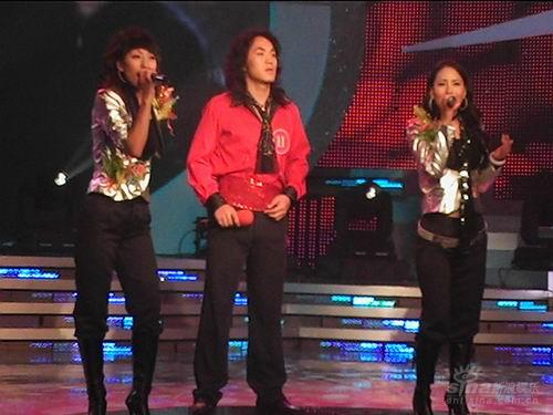 红色革命经典大行其道 观众忘情中国红歌会(图