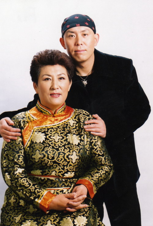 德德玛《我的根在草原》受追捧儿子为母亲站台