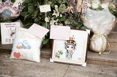 张国荣51岁冥寿 全球歌迷集体举行悼念仪式【图】