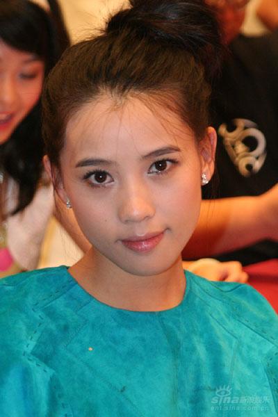 施艳飞大显才女本色携新歌出席无线音乐发布会