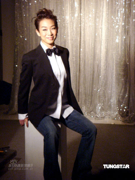 组图:林忆莲演唱会海报出炉 女扮男装发型酷气