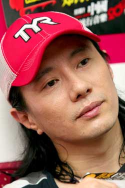 郑钧突发心脏病住院 全新大碟近日将推出(图)