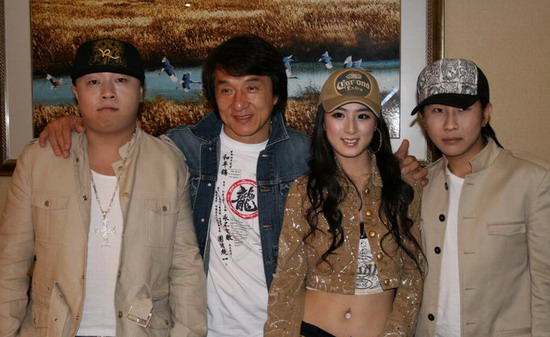 t.h.p助阵成龙慈善行 本土嘻哈有望打入美国