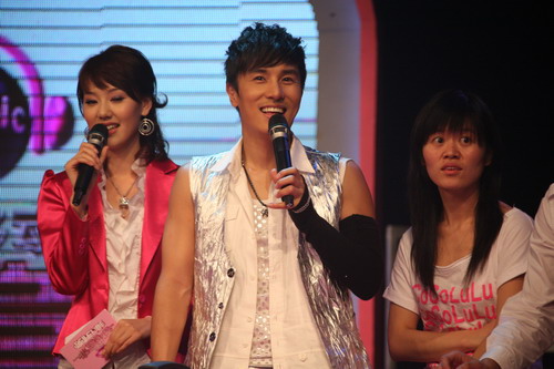 金东万录无线音乐榜节目 愿为成龙免费演出(图