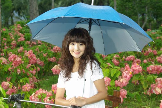 郭静《你的香气》MV开拍 自曝爱闻男友身上味