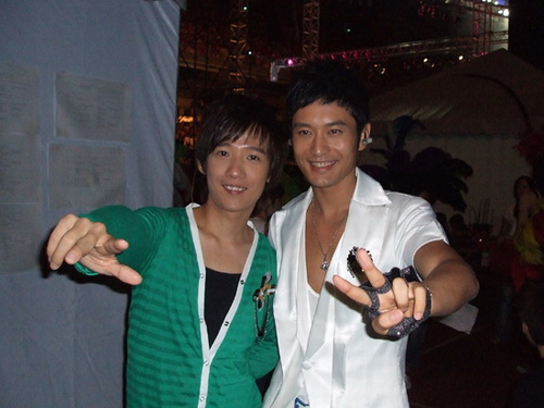 黄晓明阿牛以歌结缘 主办方摆乌龙险误航班【图】