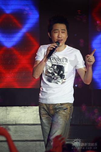 庾澄庆坚拒八卦亮相无线音乐排行榜录制现场