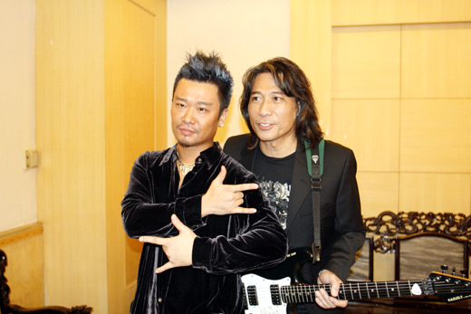 李延亮和夏韶声(右)合影