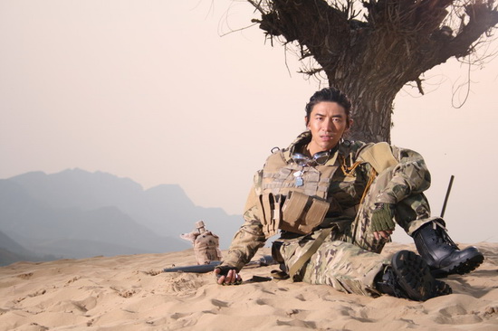 英皇新人孙祖扬MV耗资百万 还原战争大片场景