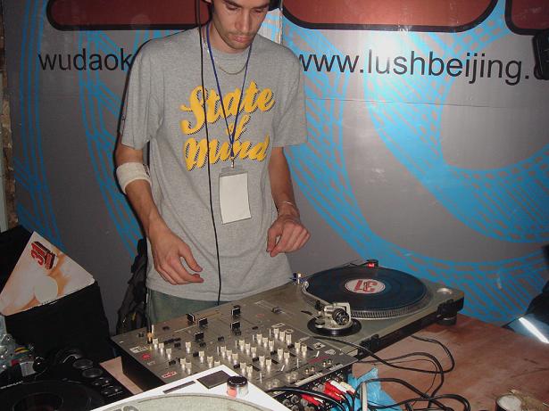 �������ϣ�DJElemental(������)