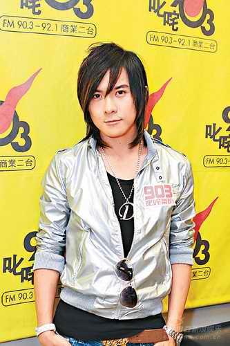 唐禹哲现身为音乐会进行彩排 感叹无暇追女生