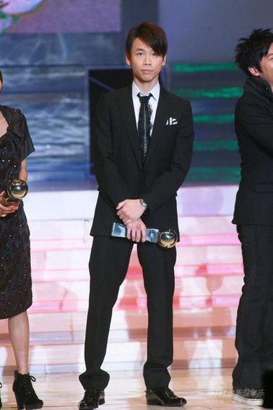 快讯：陶喆容祖儿获颁最佳男女歌手