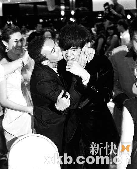 周杰伦被刘畊宏尴尬强吻称35岁可能会结婚(图)