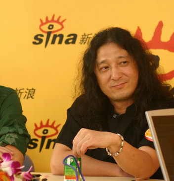 音乐人三宝心脏衰竭紧急送往医院手术正在进行