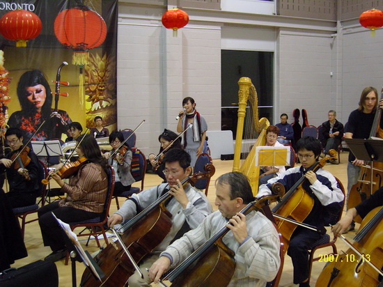 陈松伶慈善演唱会教堂彩排竖琴前激动忘词(图)