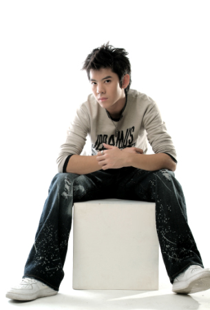 武家祥自创单曲受好评 与歌迷相约星光大道年