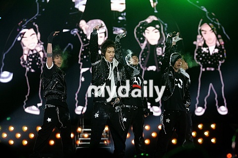 Bigbang��ĩ�ٰ��׳��ݳ�����Ʊ����һ��(ͼ)