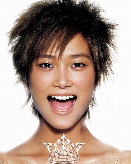 琪琪格新造型写真被指抄袭李宇春 神态疑似【图】