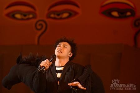 陈奕迅辣身舞吓走女儿透视装扮待嫁新娘(附图)