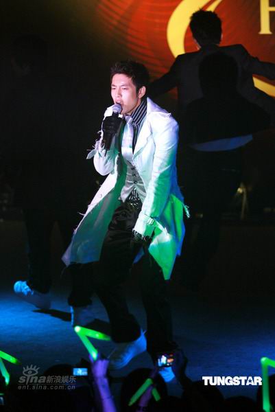 ��ͼ��Se7en�ܸ�����ʫ����֮�����ֻἤ���׳�