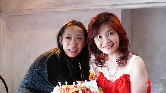 梁静茹远赴东京拍新专辑写真 散发花样魅力(图