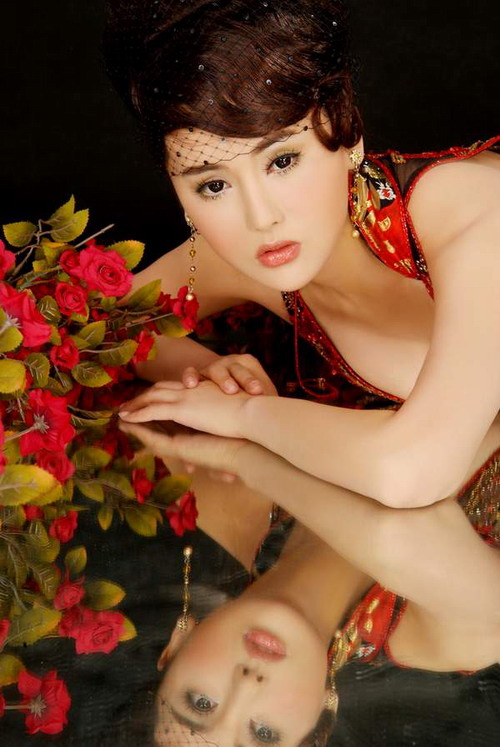 “百变才女”杨欣唱到纽约在影视歌齐头并进
