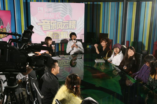 阿信幽默开讲 柳岩惊叹两岸笑话都一样