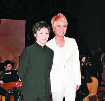 现任香港小交响乐团艺术总监的叶咏诗，曾与李克勤合作《岁月风云》主题曲