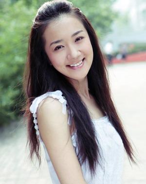 实力小花旦李依晓受邀出席七彩金曲颁奖典礼