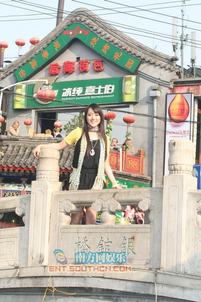 许慧欣妹妹许嘉凌畅游北京游后海乐不思蜀(图)