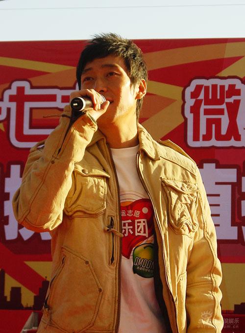 满江书市唱《水牛儿》 吃糖葫芦粘掉半颗牙【图】