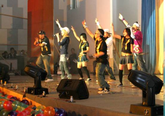 快乐慈善爱心中国行 中国青年政治学院再掀高