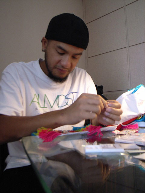 张震岳亲手缝制秘密武器 北京演唱会要送惊喜