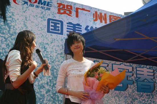 李宇春《我的》首场签售会“玉米”组团到广州